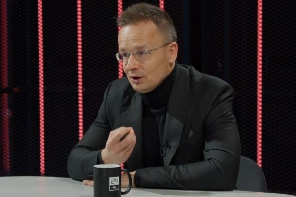 Szijjártó tagadja, hogy befolyásolni próbálta volna a környezetvédelmi engedélyeket kiadó hatóság munkáját