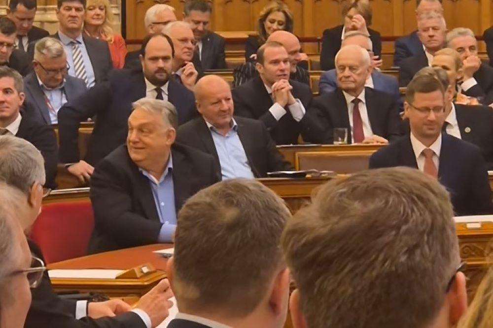 Orbán parancsára a fideszesek bosszút álltak Hadházy Ákoson