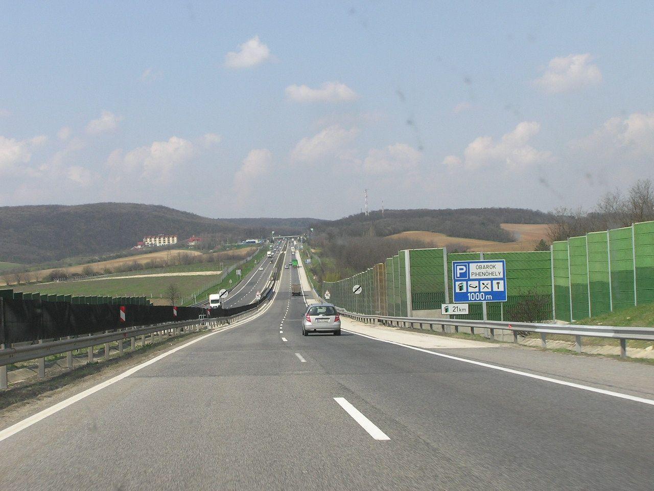  Orbán Győző bányacége is szállít az M1-es felújításához követ  