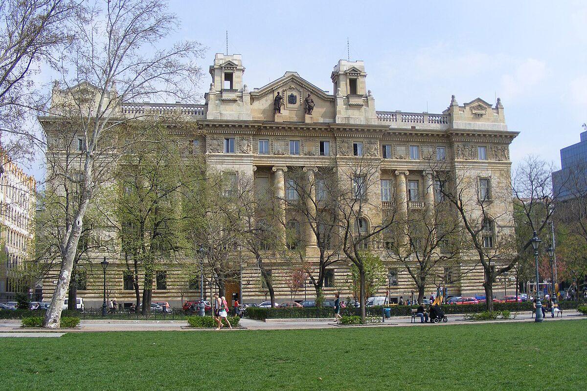 Csőd elnapolva – nem kell a semmiből túlárazott részvényeket vásárolnia az MNB vagyonkezelőjének