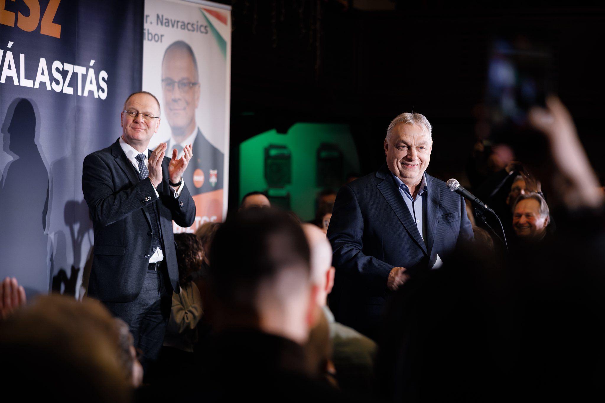 Ha úgy hozza a választás, Navracsics Tibor venné a kalapját