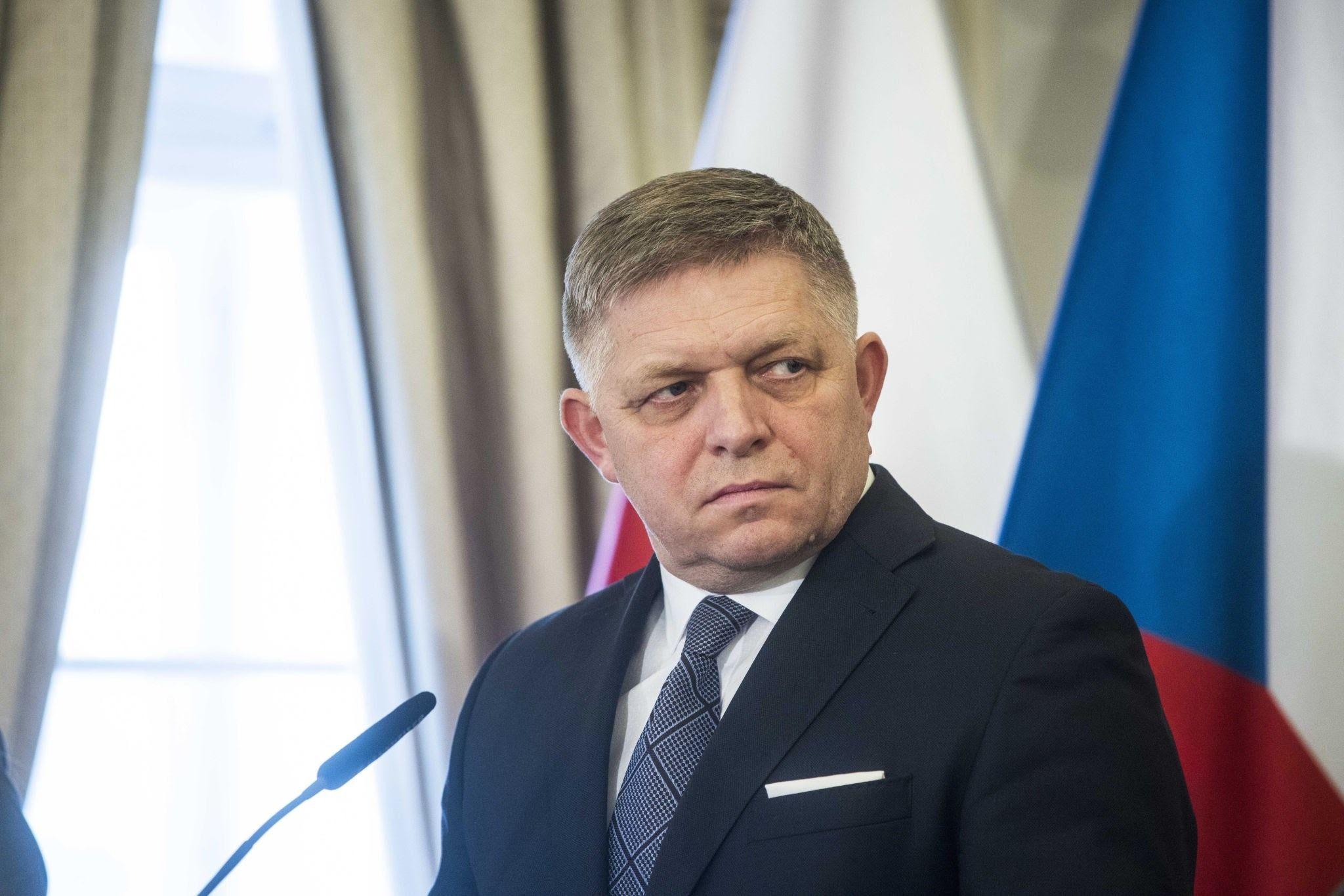 Fico magyarázatot vár Magyar Pétertől a migrációs vádak miatt