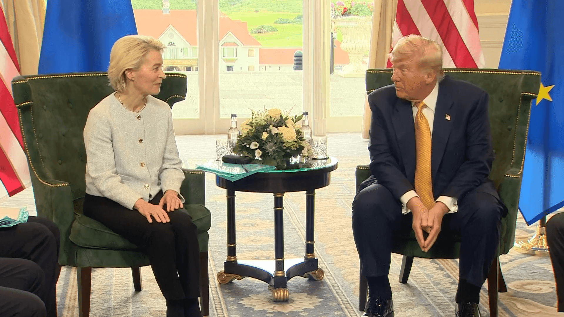Kereskedelmi tűzszünet - Trump és Von der Leyen kezet ráztak a vámalkura