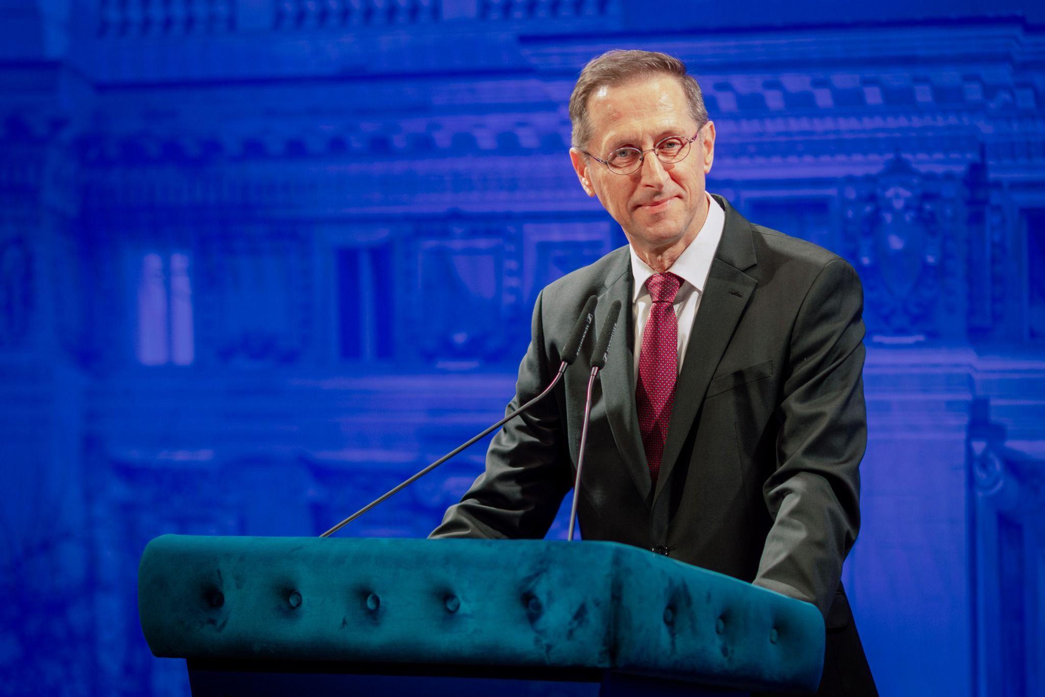 Varga Mihály: az új kormány gazdaságpolitikáját is támogatjuk, ha...