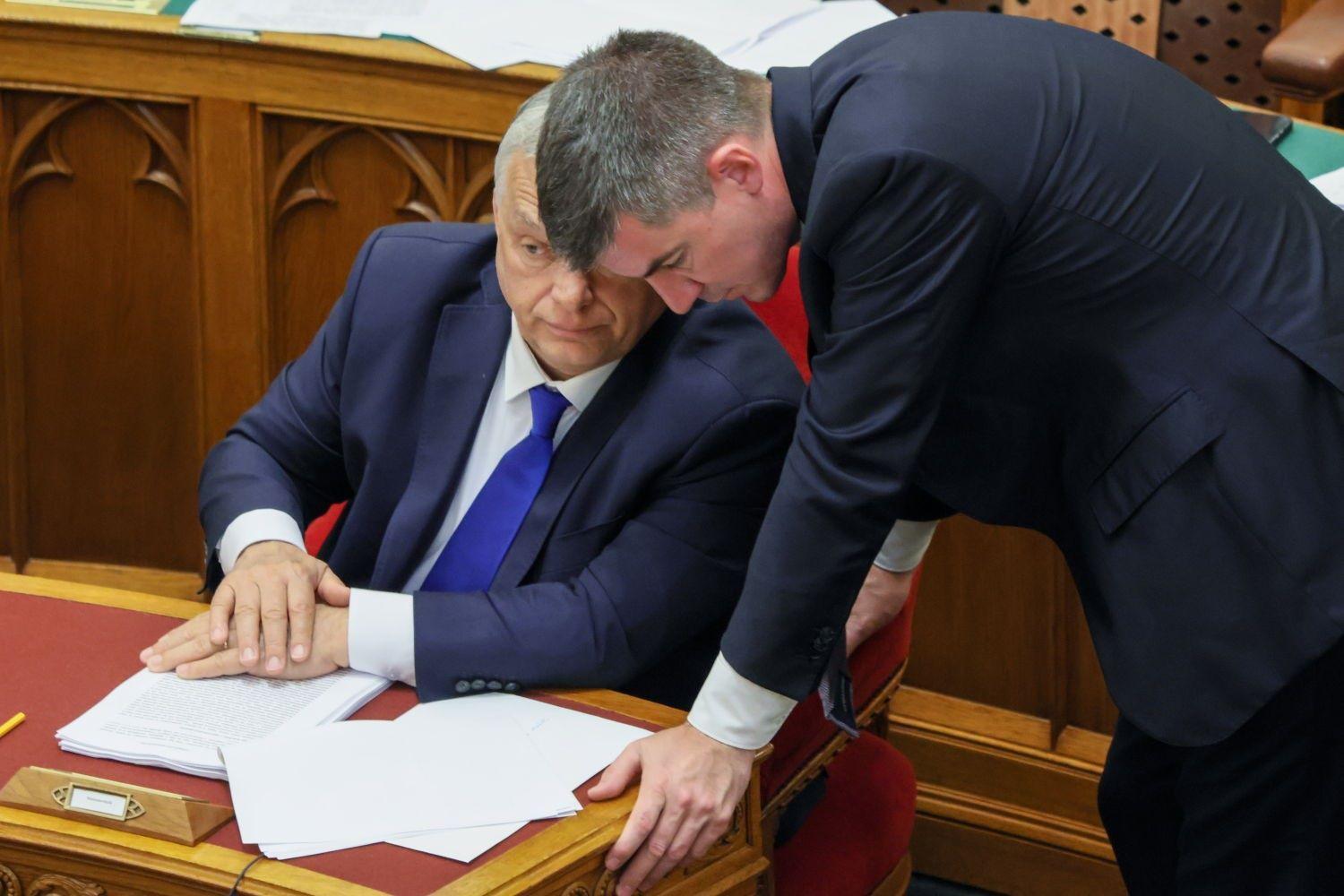 Meghátrálás vagy ravaszkodás? A Fidesz őszre halasztja az „átláthatósági” törvény megszavazását