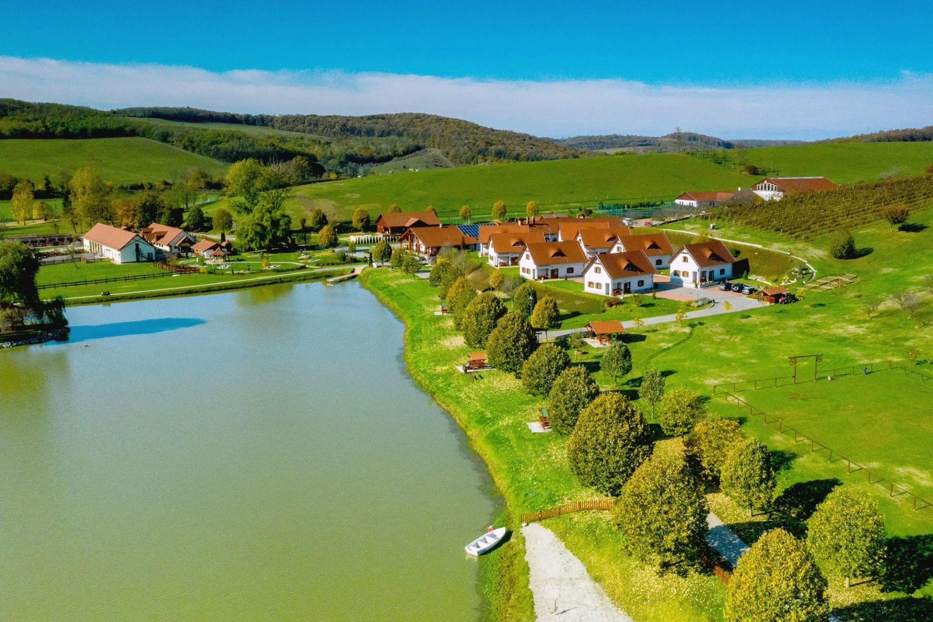 NAV, politika és egy tragédia: mi történt a zselici luxusrendezvényen?