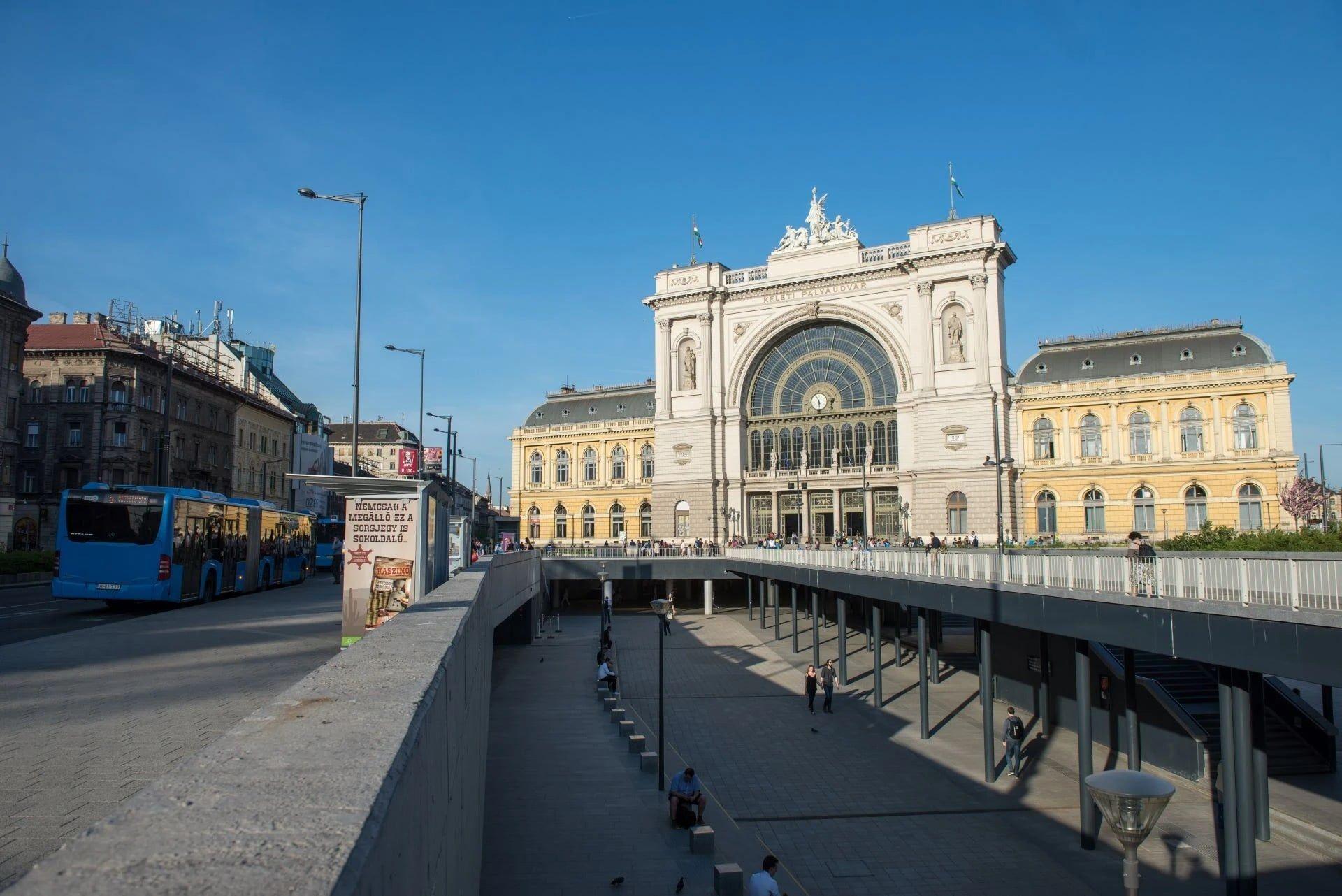 Zárással kezdte a felújítás utáni első napját a Keleti pályaudvar