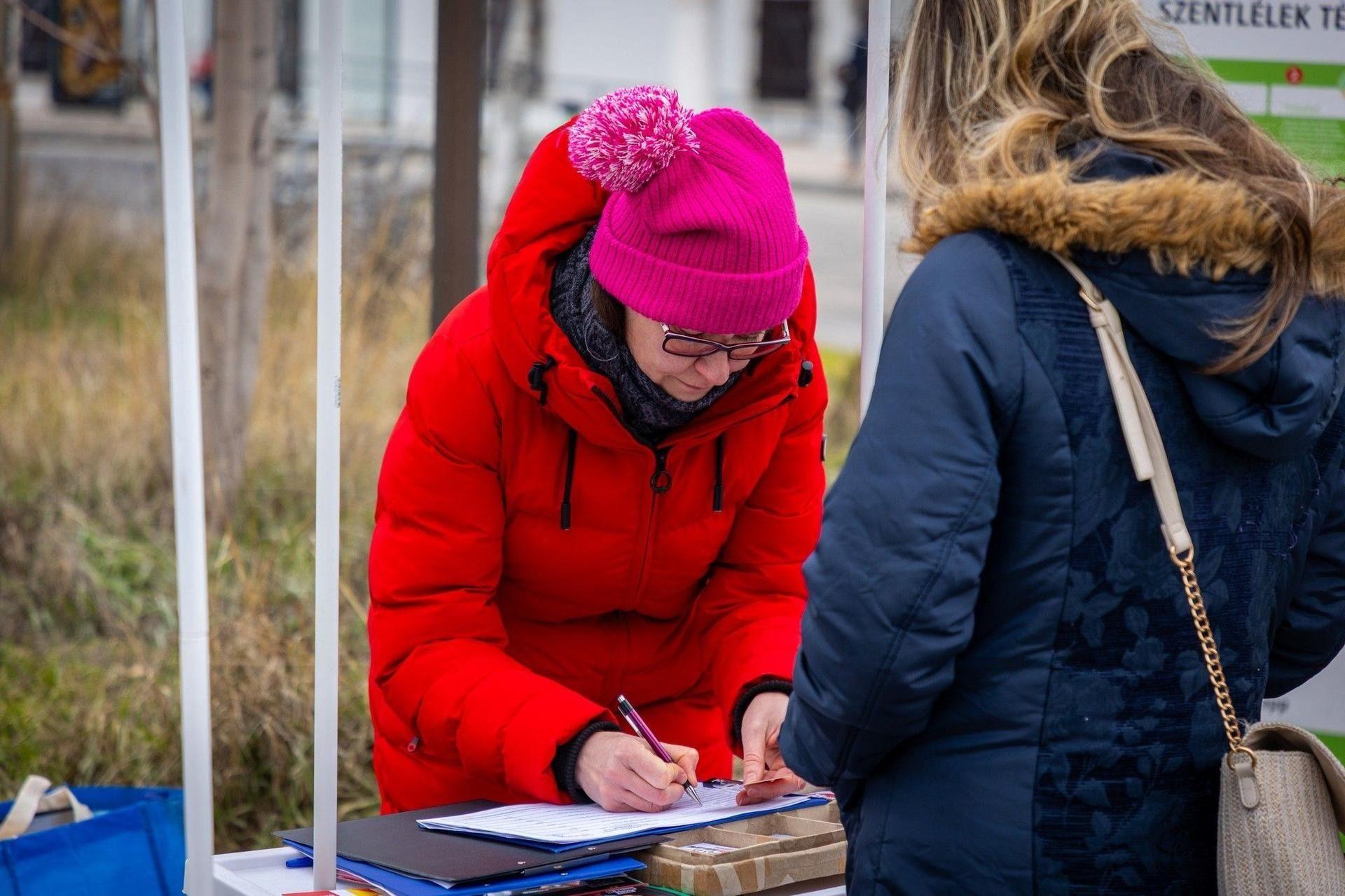 Félszáz hamis ajánlást talált az NVI, de ennél sokkal több visszaélés lehetett
