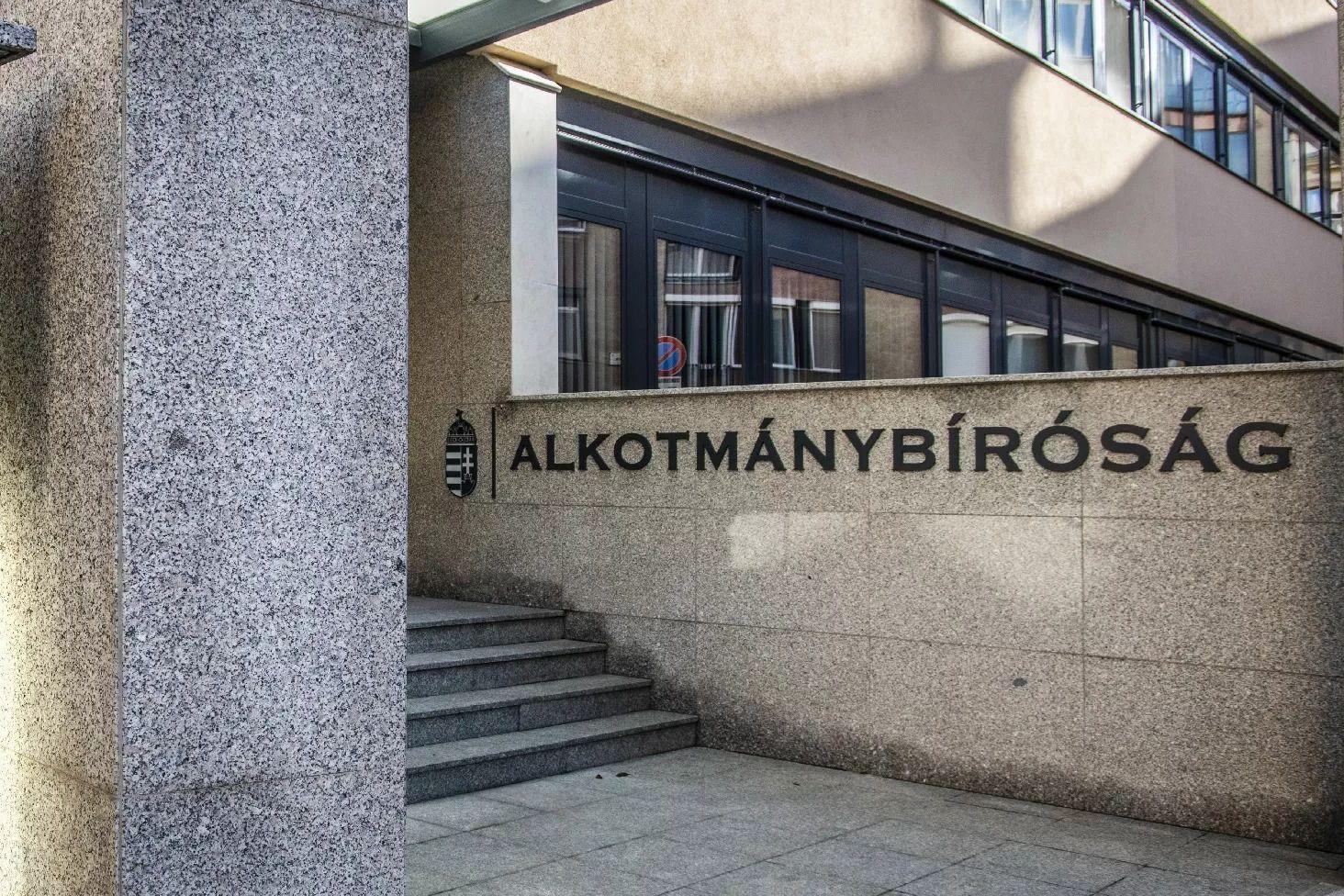 Teljesen átszabná a Fidesz az Alkotmánybíróság működését