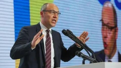 A nyílt utcán lőtték agyon az ukrán parlament volt elnökét 
