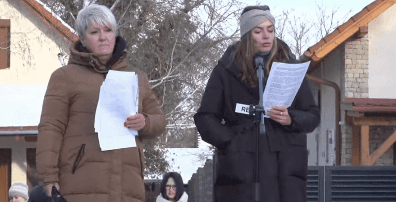 Mínuszokban is tüntettek a gigaberuházás ellen Fonyódon a civilek 