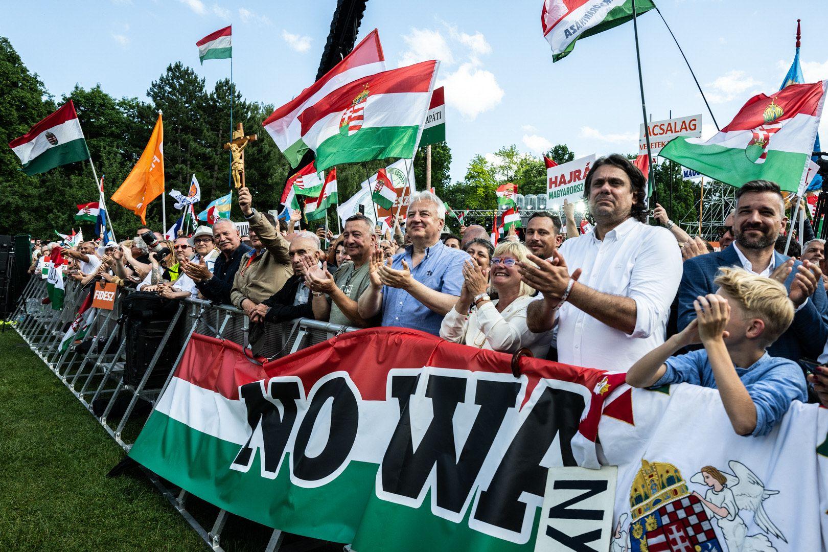 Békemenettel és digitális térfoglalással készülhet az őszre a Fidesz