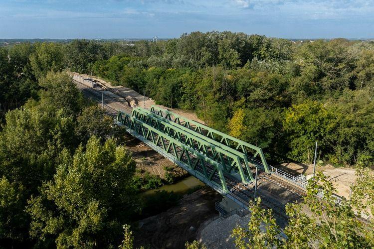 Ezermilliárdos vasútvonal bizonytalan menetrenddel és félórás határvárakozással