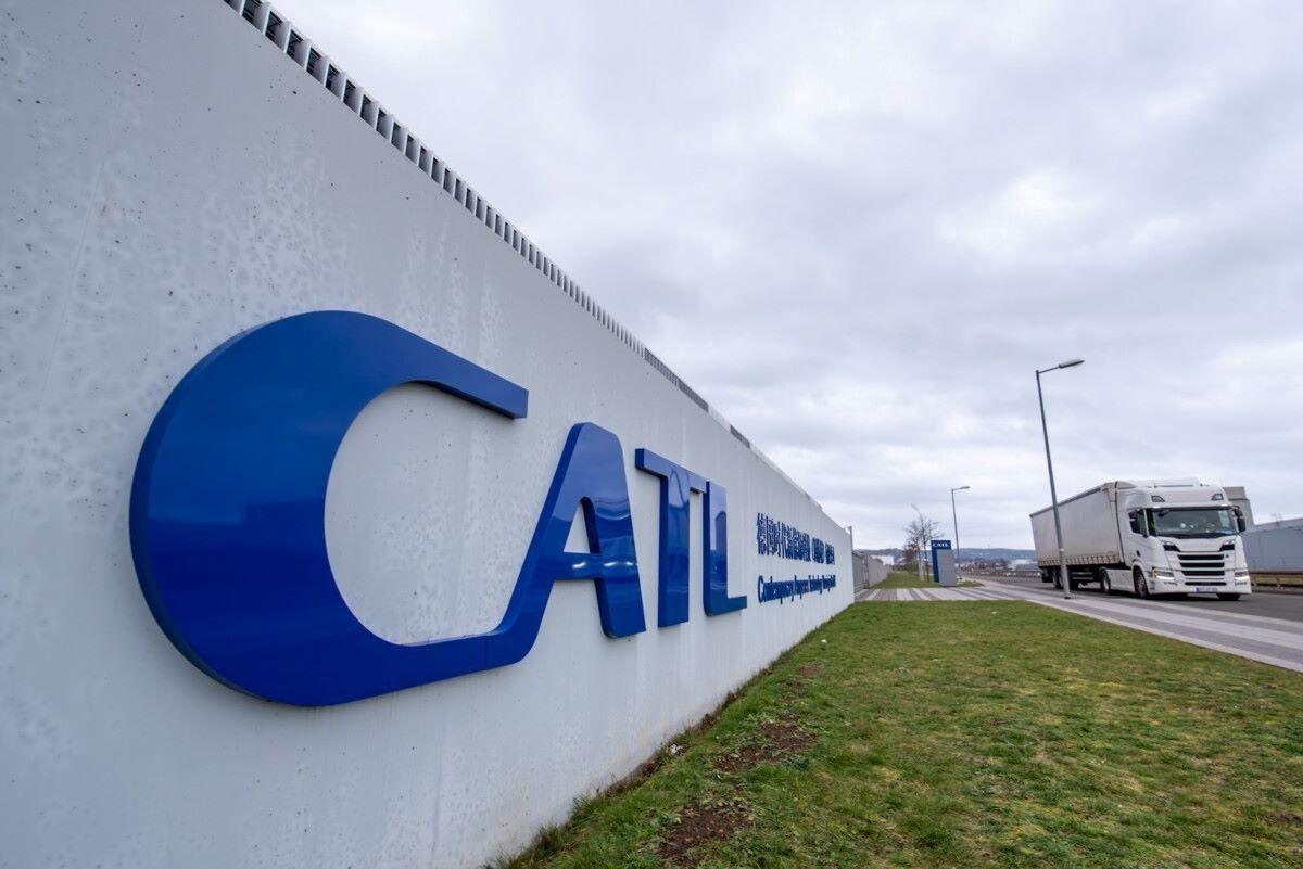 Mérges gázokat lélegzett be, mielőtt elájult a debreceni akkugyárban dolgozó nő