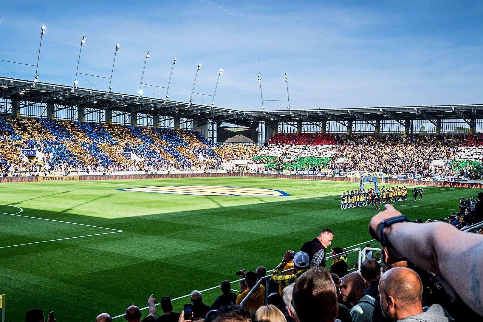 Tavaly is tízmilliárdos támogatás ment Szlovákiába a focira és rejtélyes szervezeteknek Magyarországról