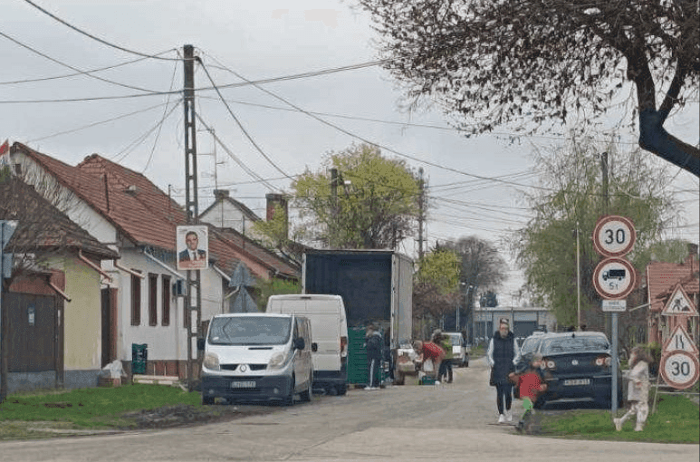 Egy kamionnyi élelmiszert szállítottak Kecskemétre a választások előtt