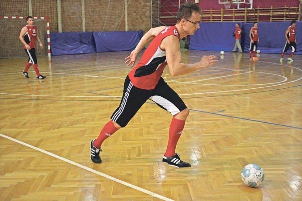 Rendesen csörög a kassza Szijjártó Péter futsalos haveri vállalkozójánál is