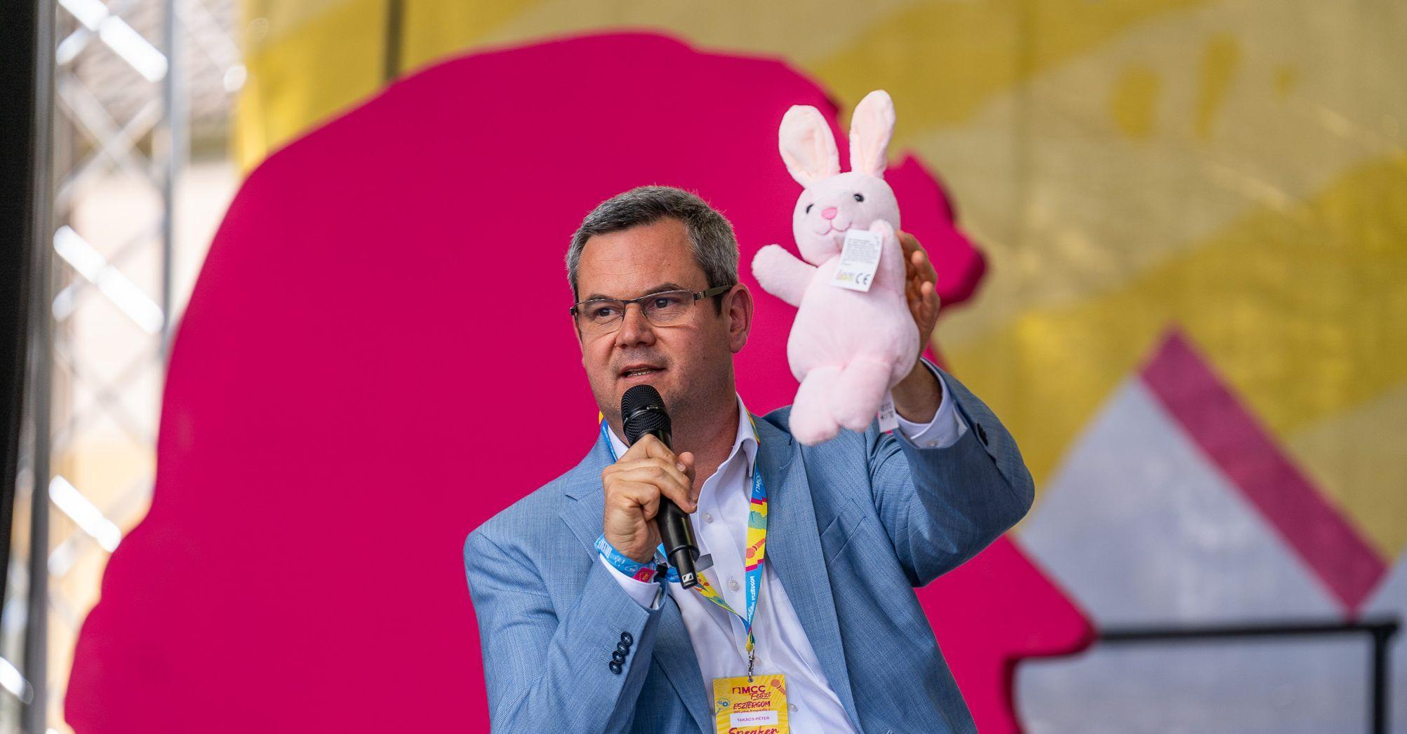 Minden sikeres államtitkár mögött áll egy feleség