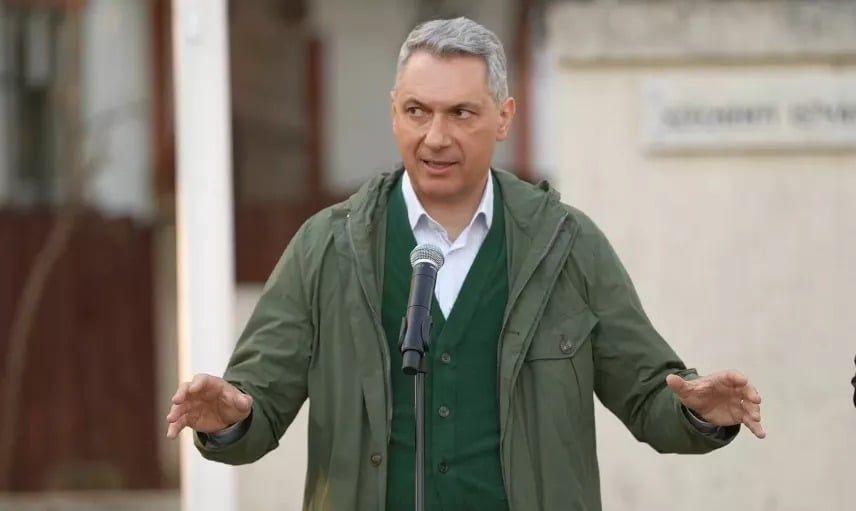 Lázár keménykedése közben kiderült, hogy az építési miniszter nem ismeri a közbeszerzési törvényt