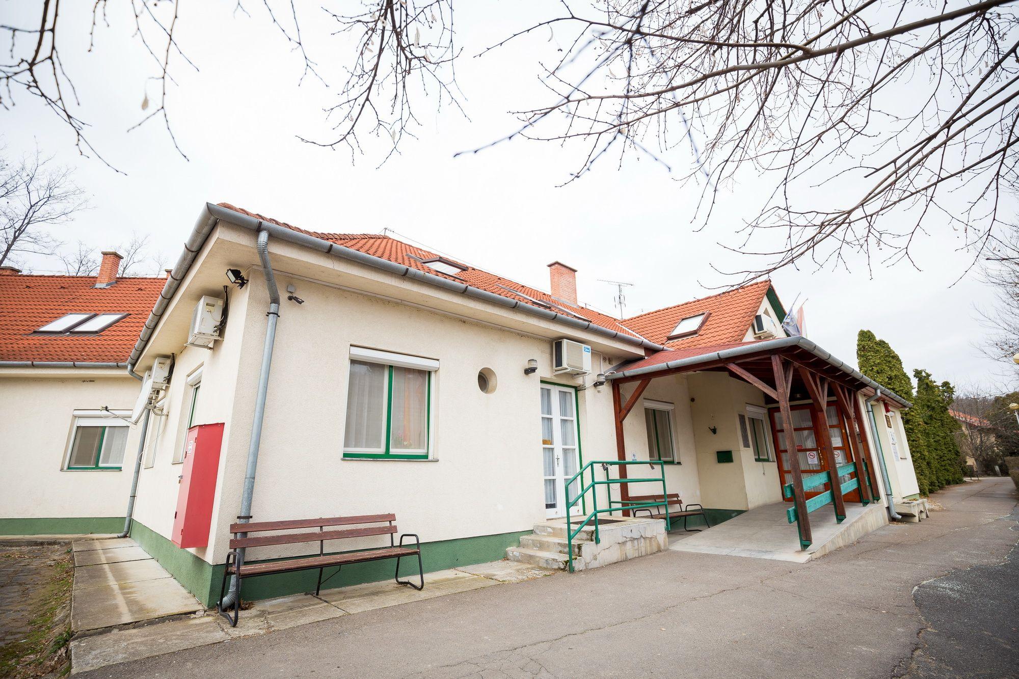 Néhány nappal karácsony előtt bocsátották el az egri idősotthon vezetőjét, ehhez azonban a munkatársainak is volt pár szava