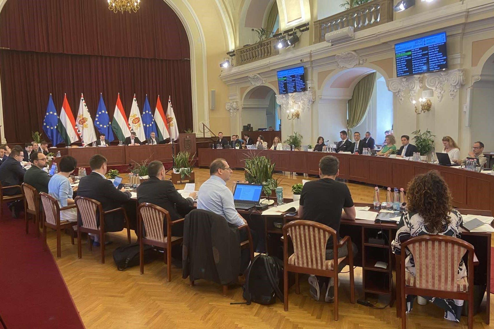 Súlyos csőd árnyékában ülésezett a Fővárosi Közgyűlés 