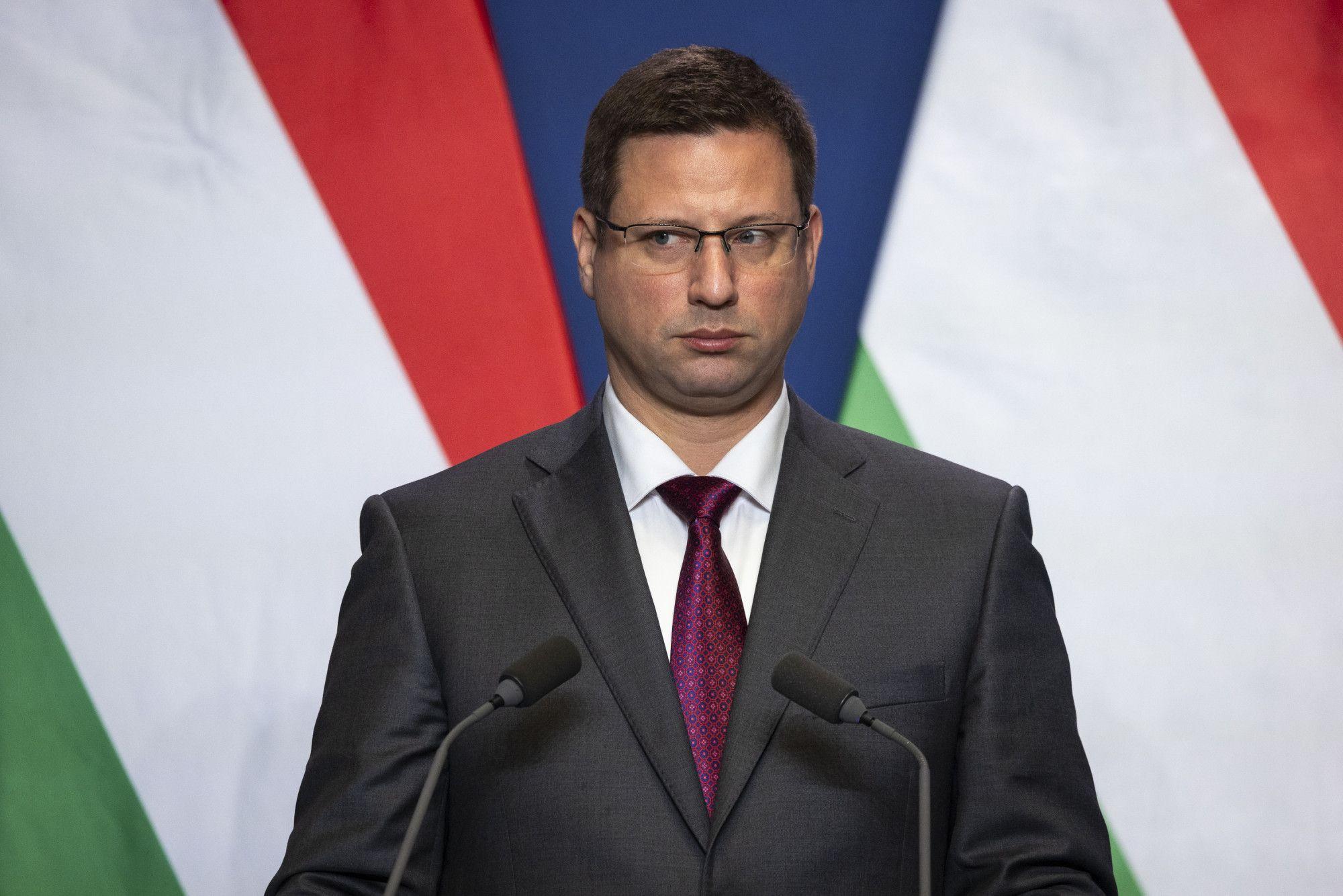 Riogatás vagy félreértés? Gulyás Gergely feljelentést tett egy mém miatt