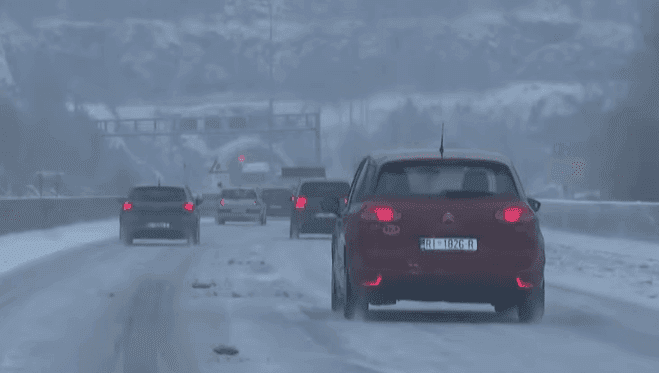 Rég nem látott havazással és Tarr Béla halálával indult az új év 