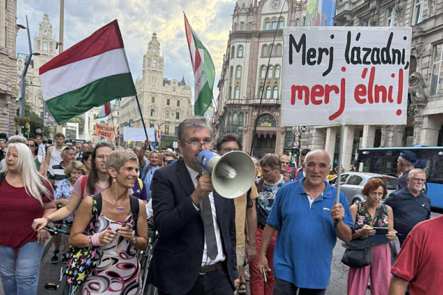 Folytatta tüntetéssorozatát Hadházy Ákos