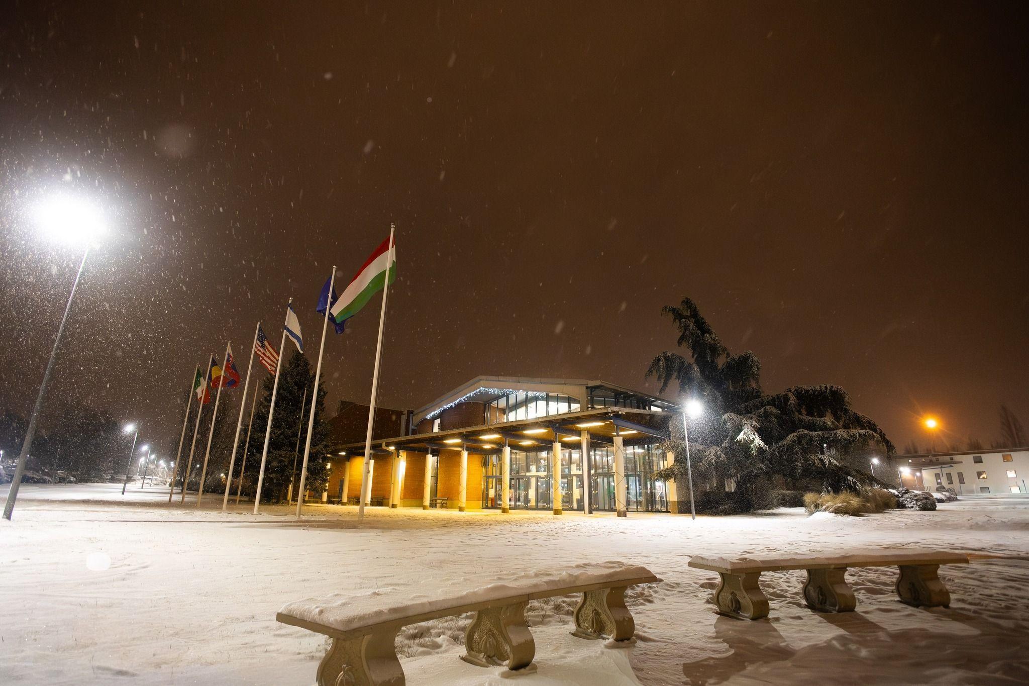 Felfüggesztették a Hit Gyülekezete egri lelkészét, mert átverte a híveket