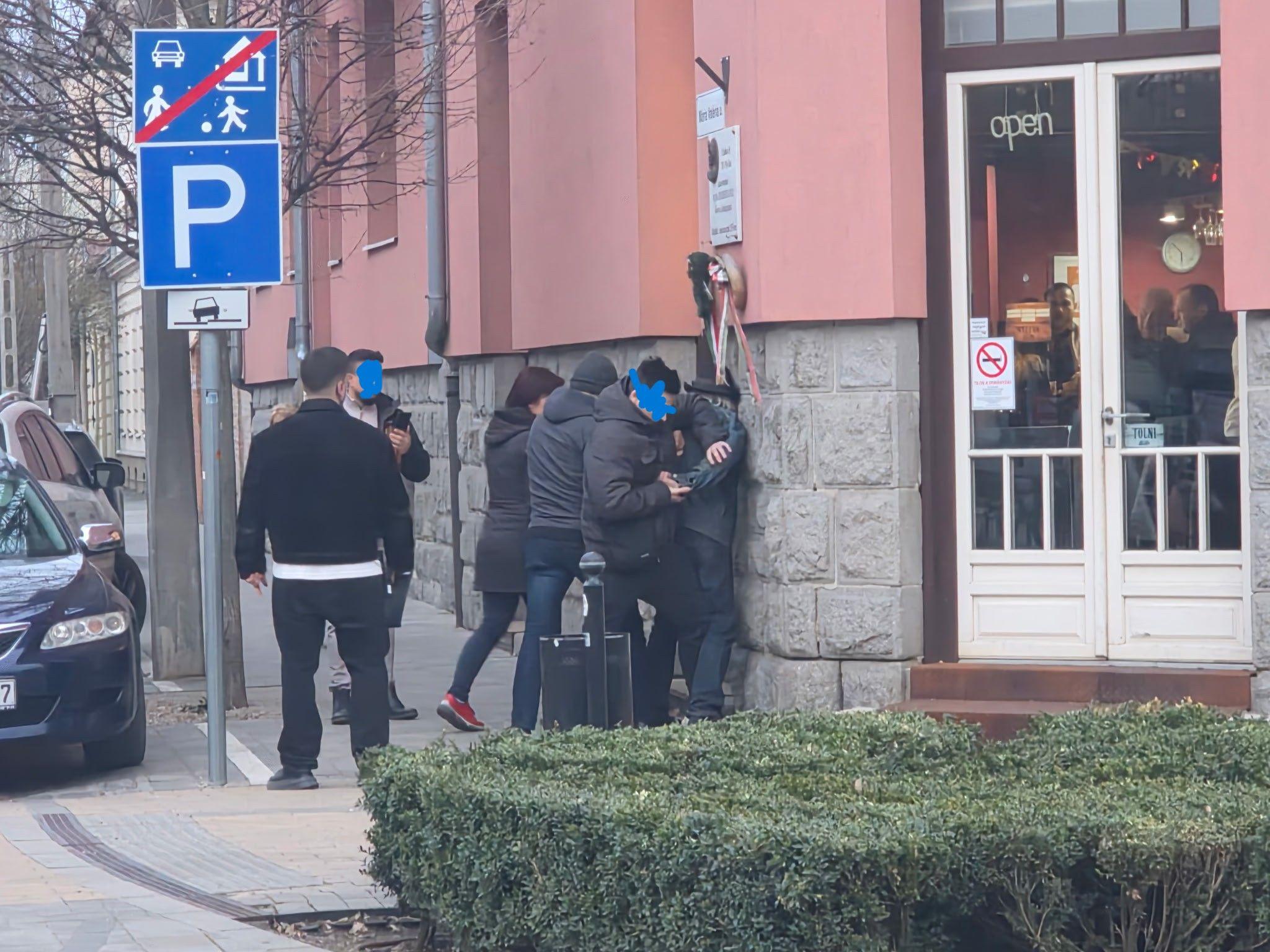 Fegyvernek látszó tárggyal zavarták meg Márki-Zay Péter vásárhelyi rendezvényét