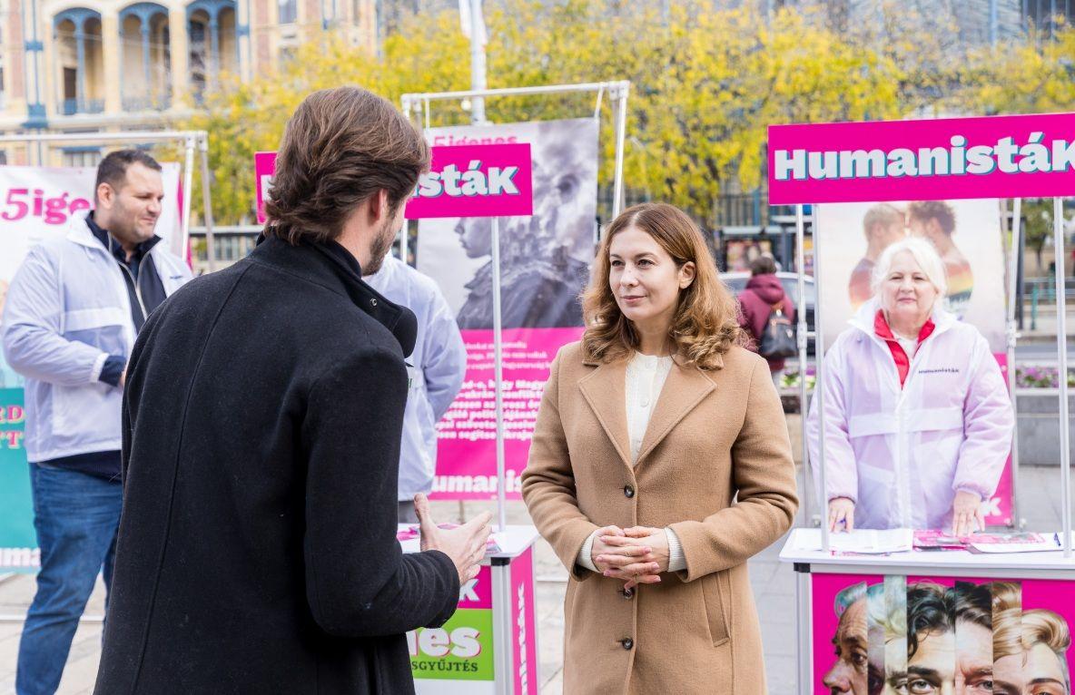 A Humanisták is bedobták a törülközőt, inkább kívülről szorítanak a kormányváltásért