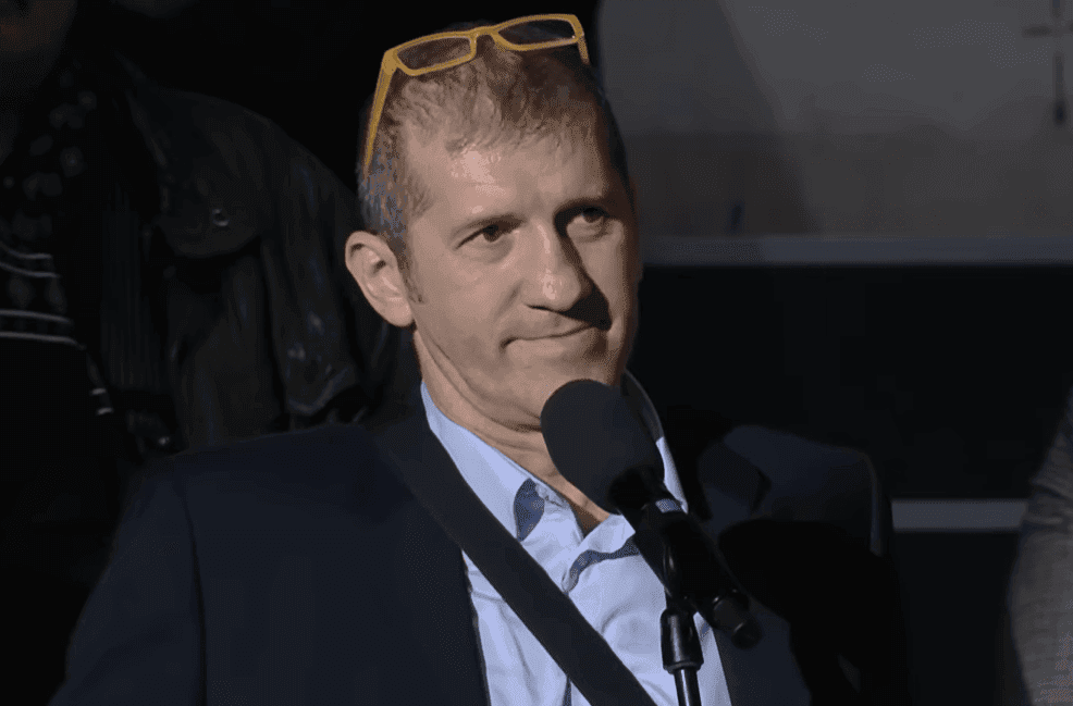 A vártnál könnyebben jutott mikrofonhoz az Orbánéknak kínos kérdéseket feltevő férfi 