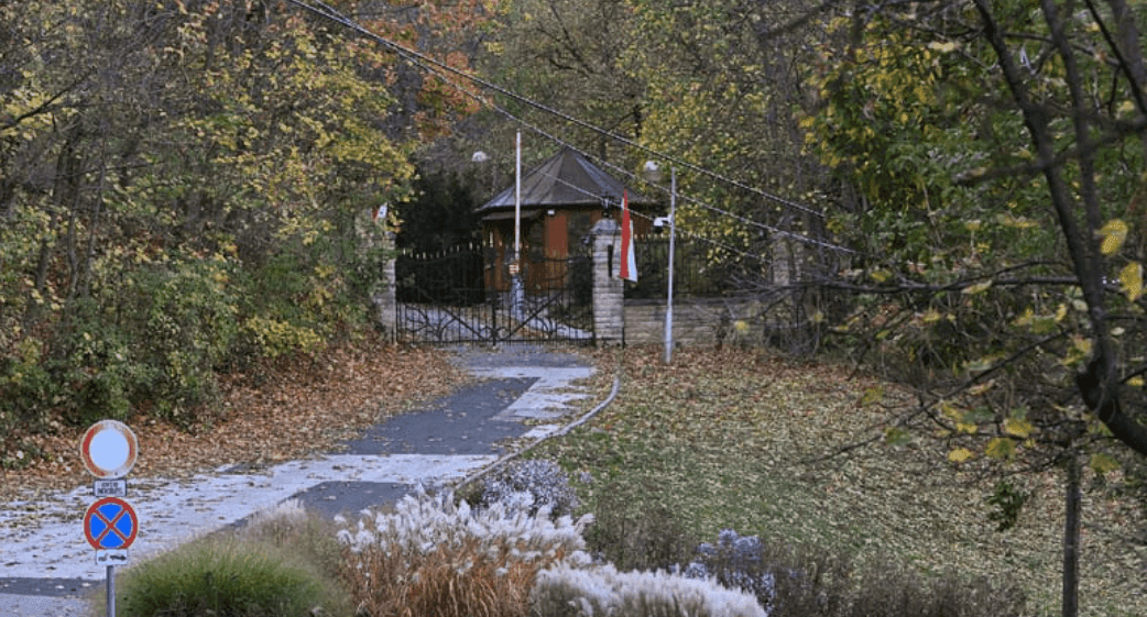 Árverésre került a köztársasági elnöki rezidencia - 28 milliárdról indul a licit