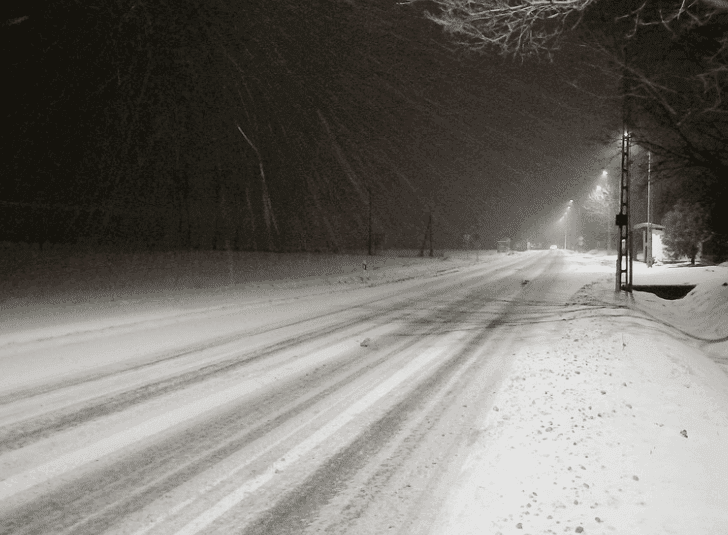 Hó alatt az ország  - késések, lezárások, folyamatos védekezés
