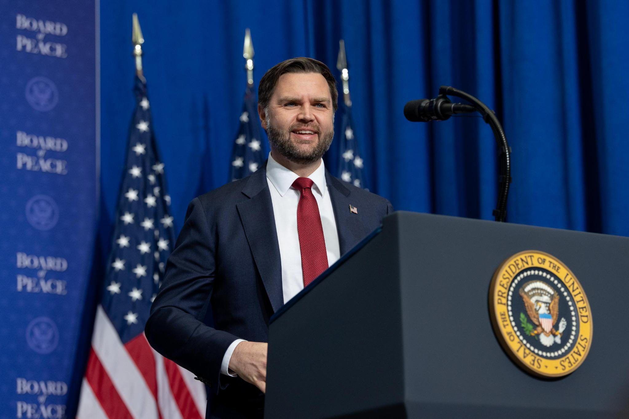 Reuters: JD Vance Budapestre készül, támogatásként Orbánnak a választás előtt