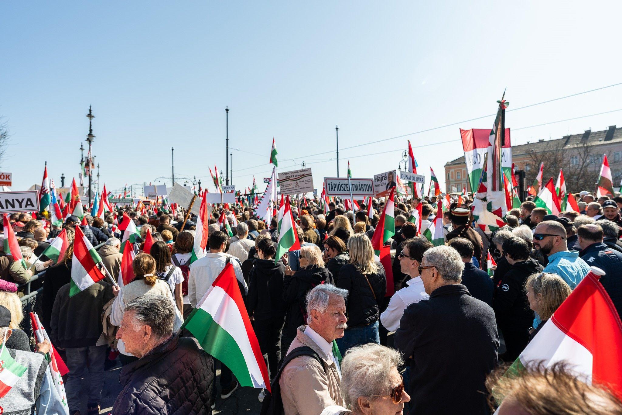 A Gondosórák is bezavarhattak az ünneplő tömegek mobilcella-alapú mérésébe
