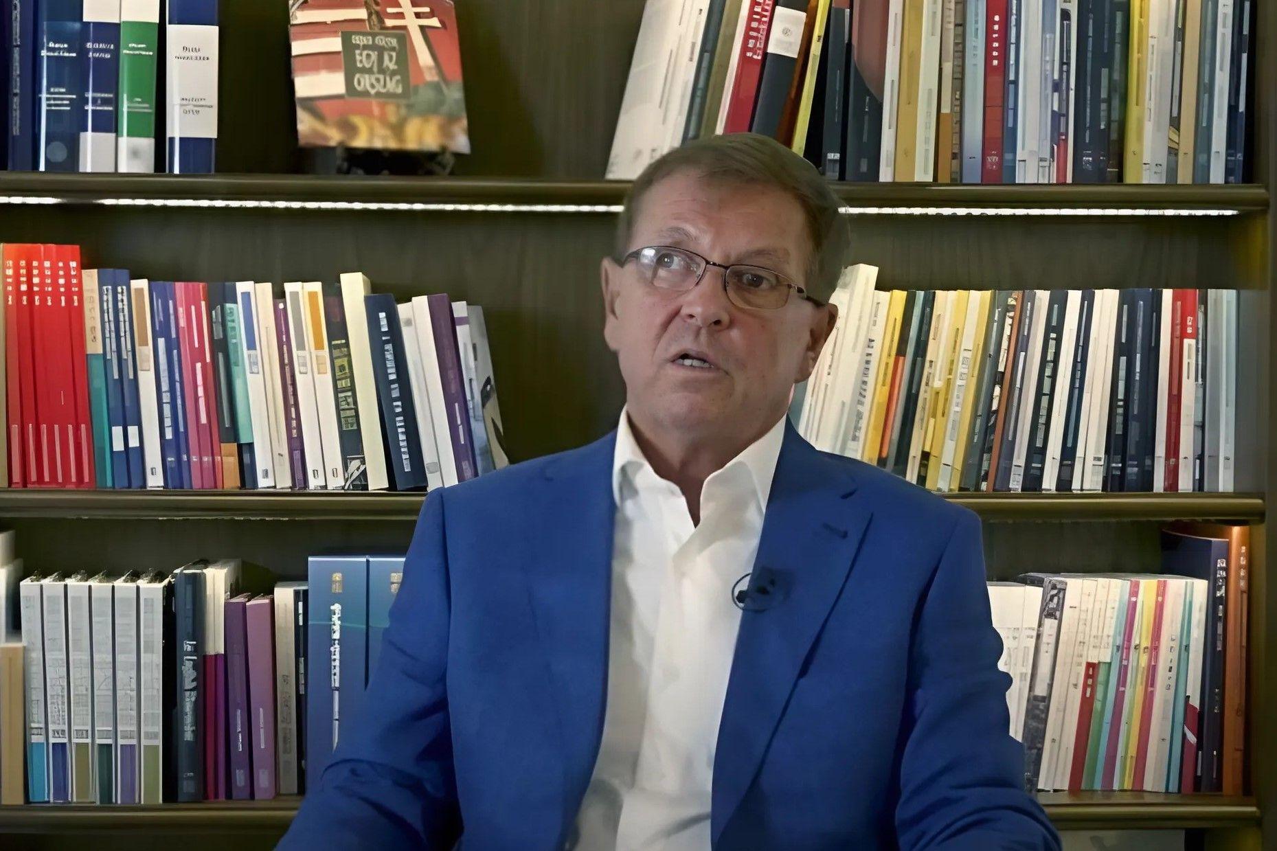 Matolcsy György friss youtuberként is azt állítja, hogy az ÁSZ hazudik és megvan az MNB pénze