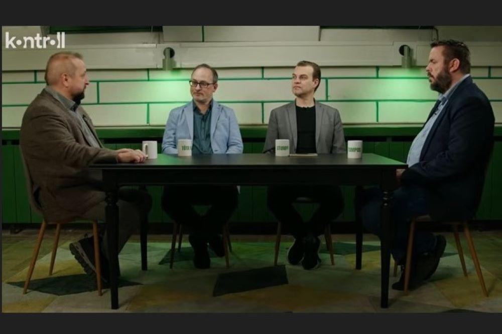 Szabadsajtó Klub: Orbán zsömlés zacskókat pukkasztgat az ukrán határon