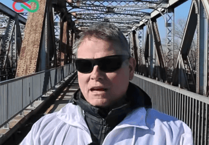 A Tisza Párt vak jelöltje lefutotta a vonatot a Gubacsi hídon 