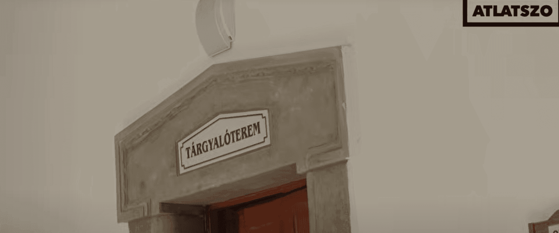 Közérdekű adatoknak számítanak a gödi akkumulátorgyárra kiszabott bírságokról készült jegyzőkönyvek 