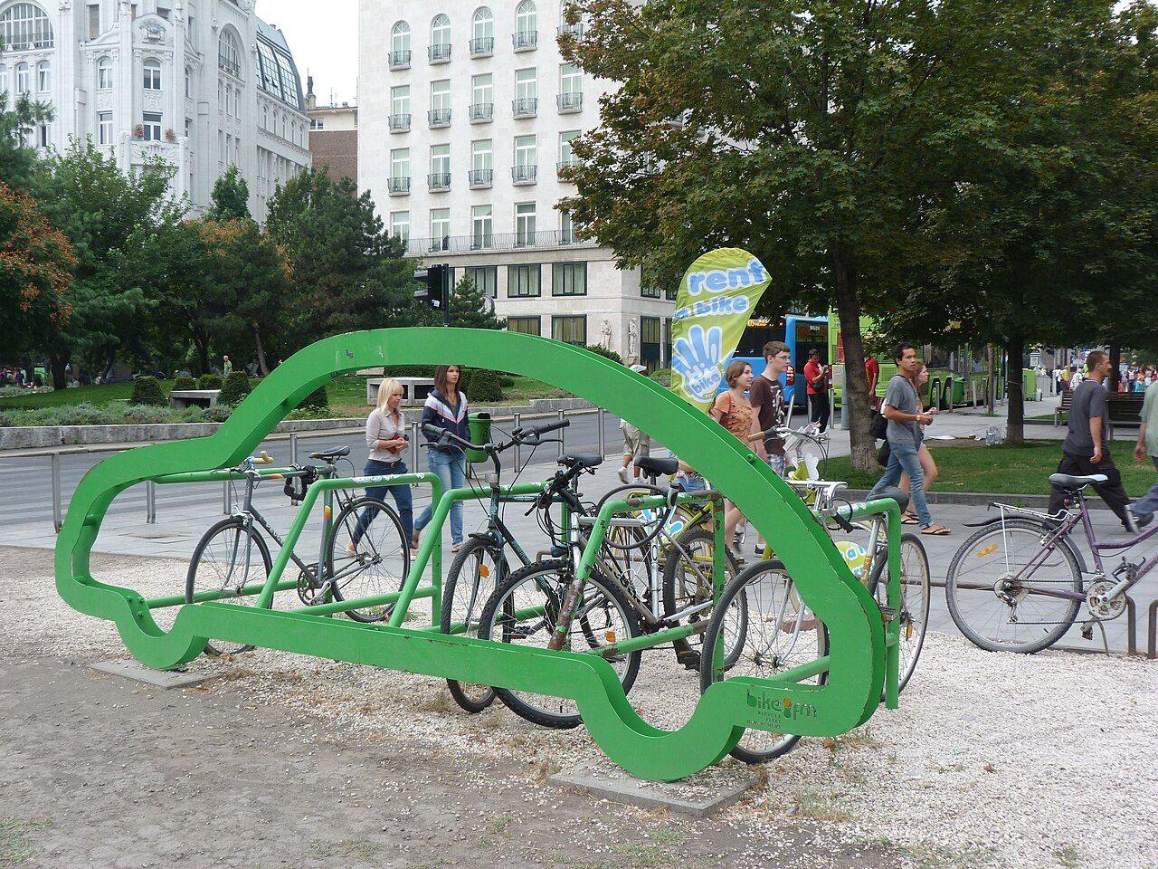  Befékezett mikromobilitás, az autósok viszont gázt adhatnak