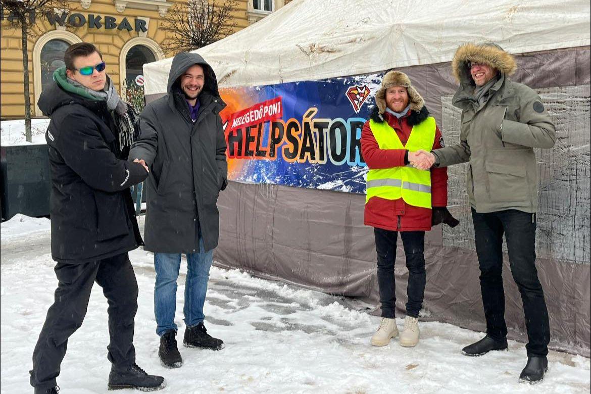 Rohamosan fogynak az adományok a Kutyapárt melegedősátrából a Nyugatinál