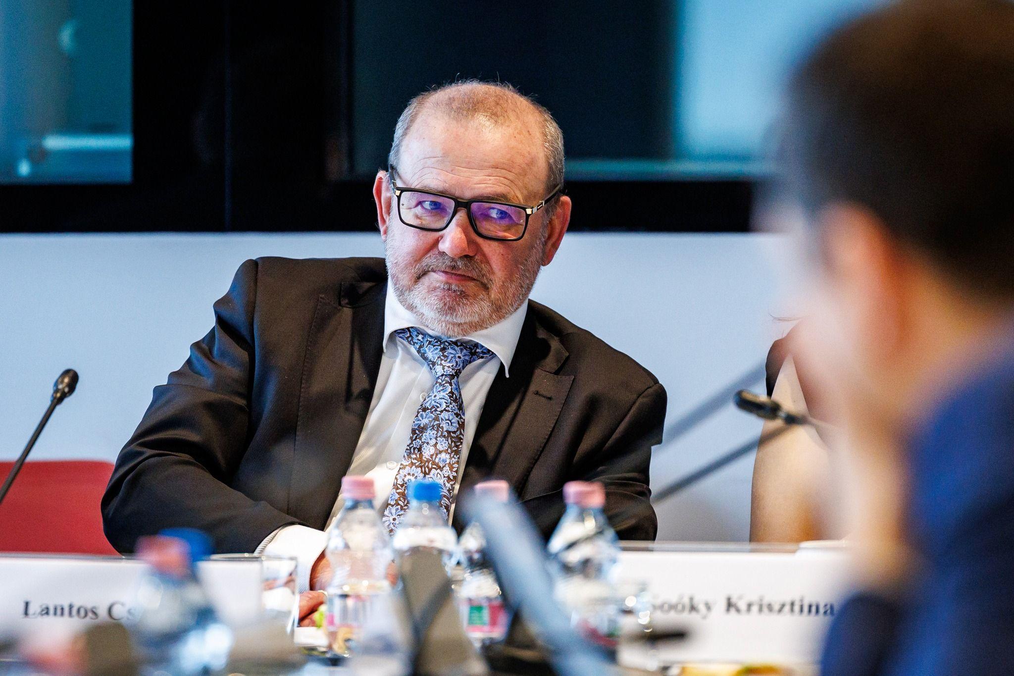 A választás előtti utolsó inflációs adatokat is szépítheti a kormány a rezsistoppal