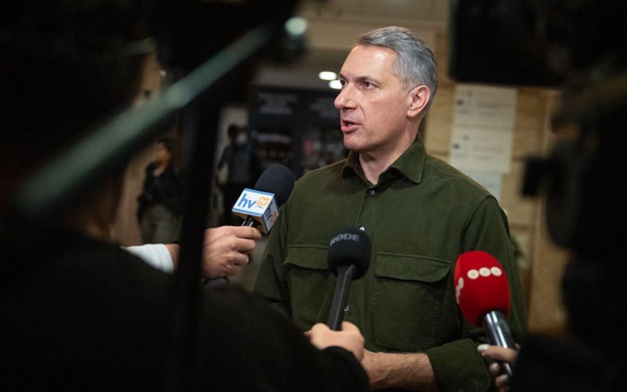 Alumíniumból készült vonatokat venne Lázár