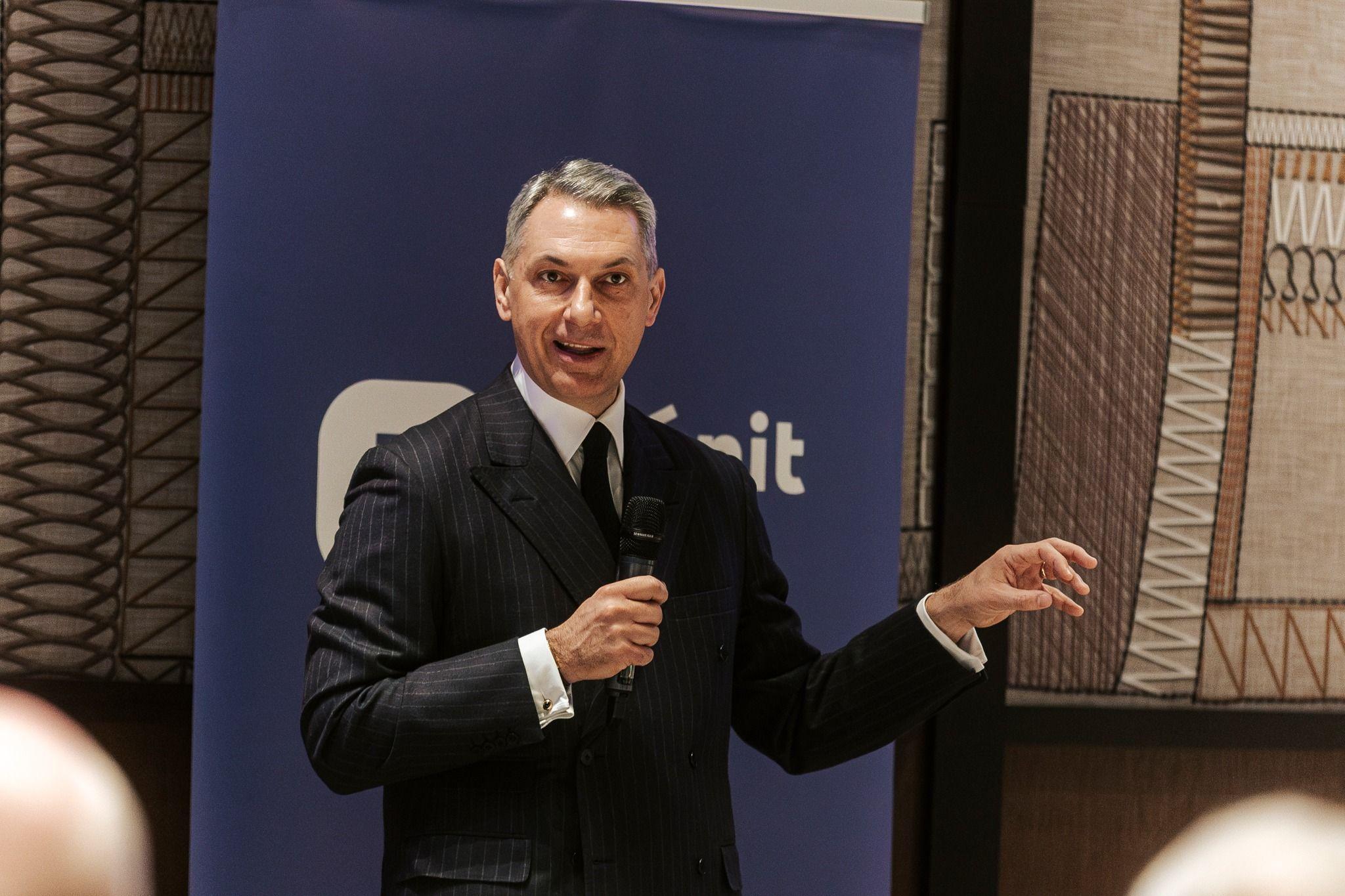 Több ezer hektárnyi földet kapott Lázár János alapítványa