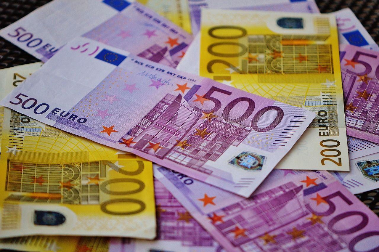 Sokkal több pénzt osztanak szét, egyre kevesebb jut nekünk
