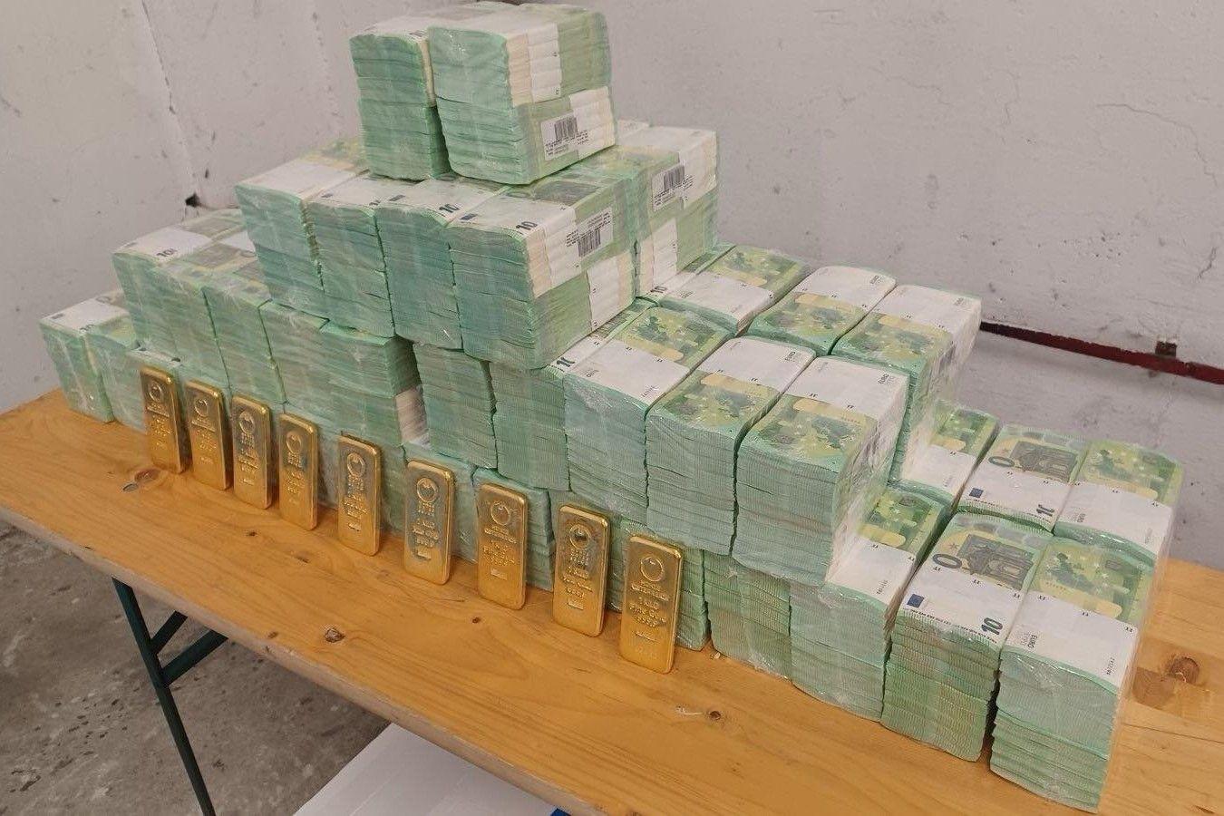 Szijjártó már rémeket lát, de az osztrákok szerint semmi különös nincs az ukrán pénzszállításban