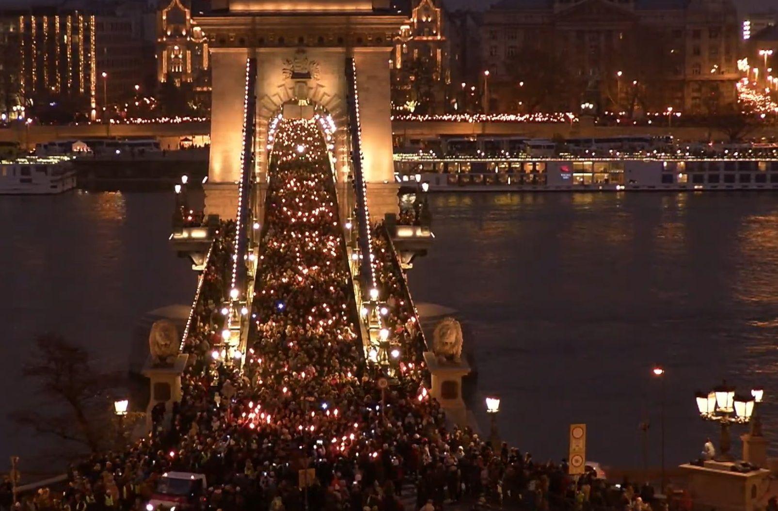 Magyar Péter a Karmelitánál mutatta meg – a gyermekvédelem nem sunnyogható el többé