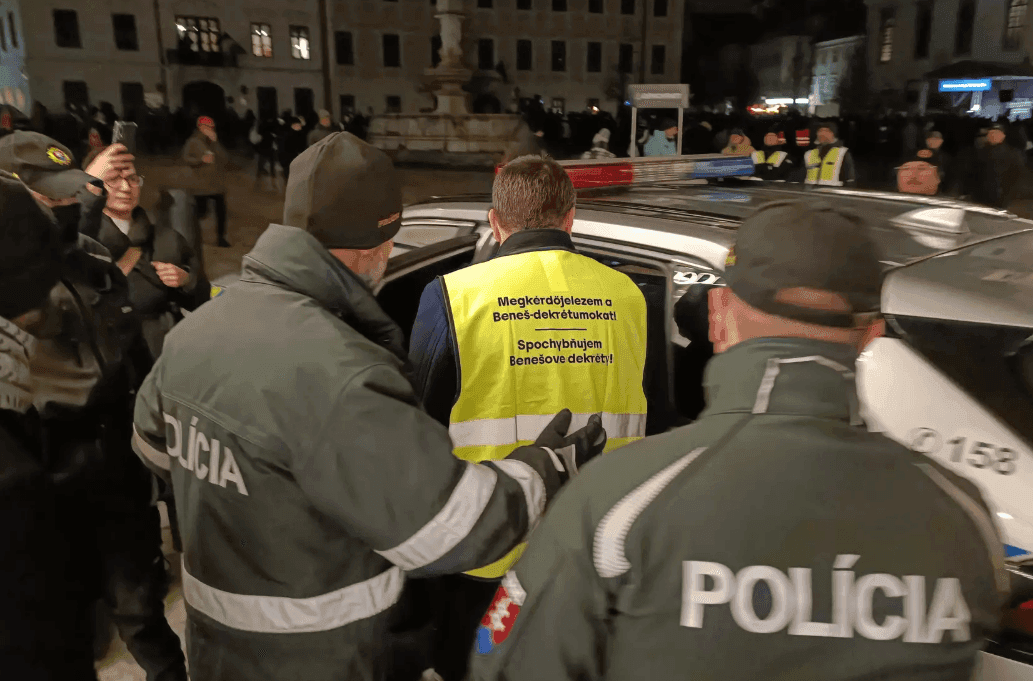 Magyar Péter után Szijjártó is reagált arra, hogy hogy a szlovák rendőrök elvittek egy felvidéki politikust 