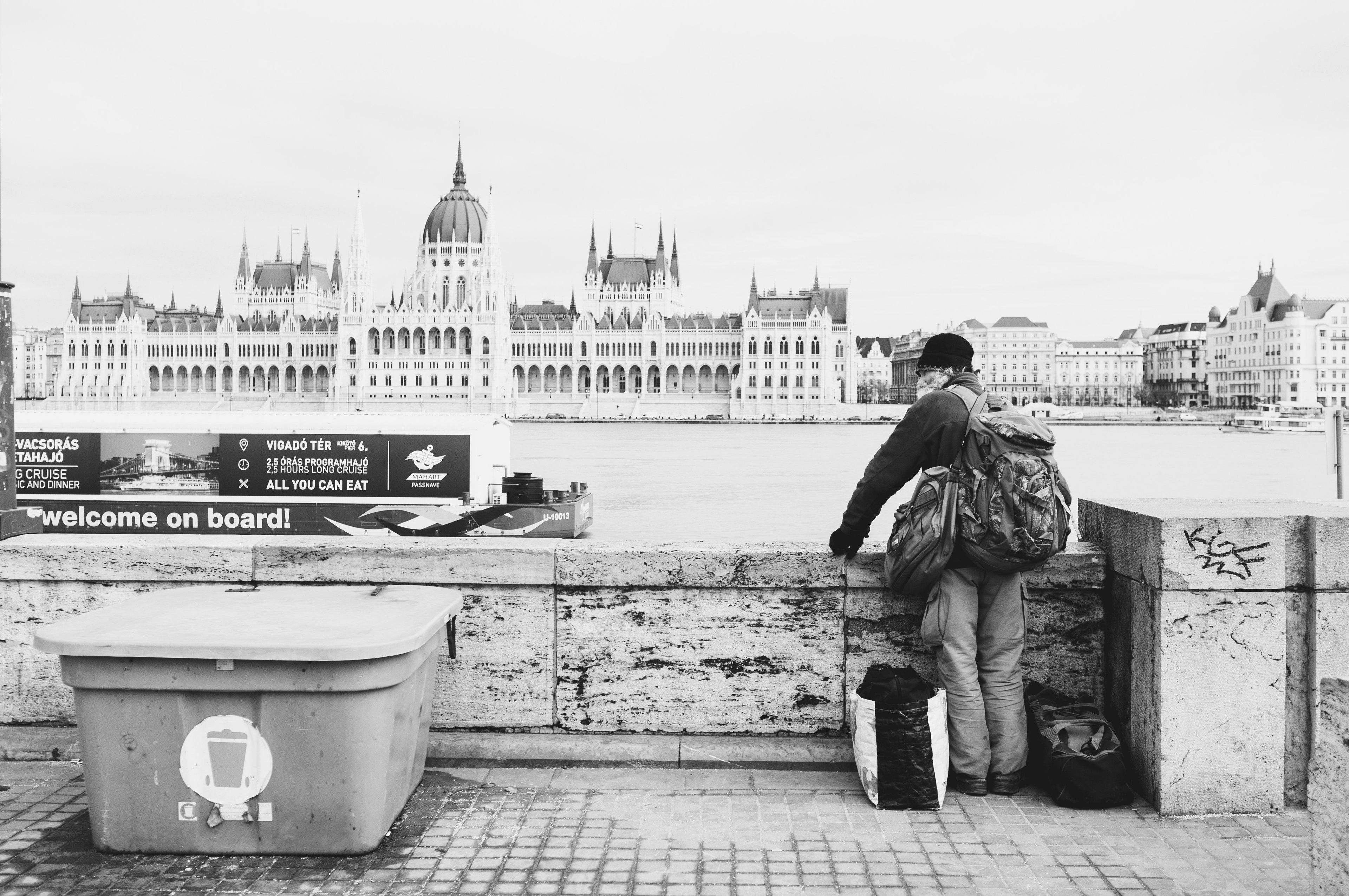 Csak a tűzoltás: Magyarországnak nincs lakhatási és hajléktalanstratégiája